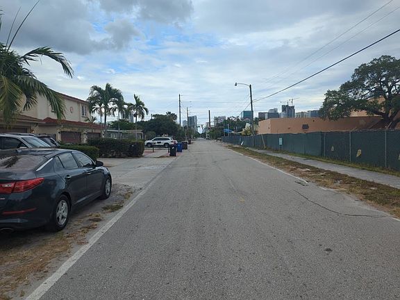 5th image of 725 NW 2nd St