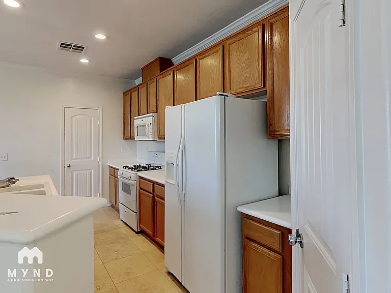 495 Westminster Hall Ave #103 — Photo 11