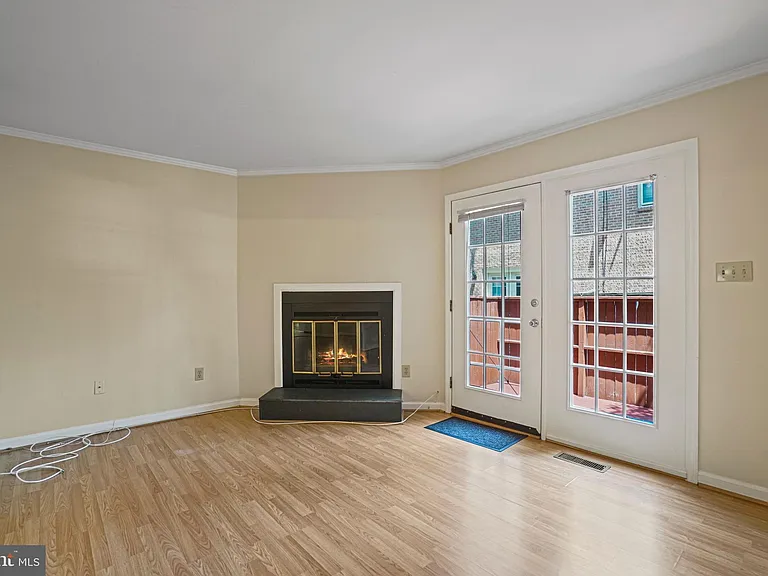 1141 N Vernon St — Photo 16