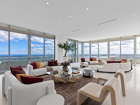 5th image of 200 Arkona Ct #Penthouse 2601