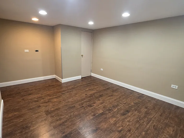 556 Manor Cir — Photo 18