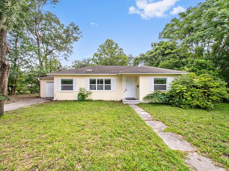 808 NW 20th Ter — Photo 1