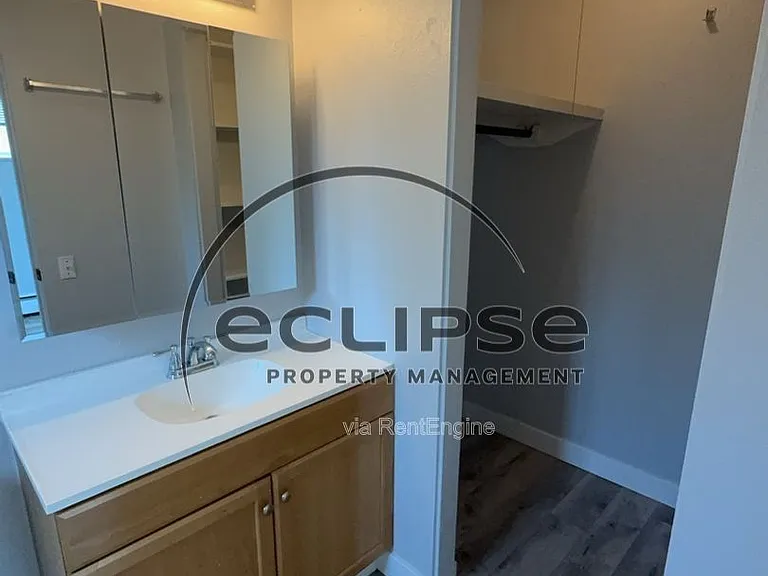 Summit View Apartments — Photo 131