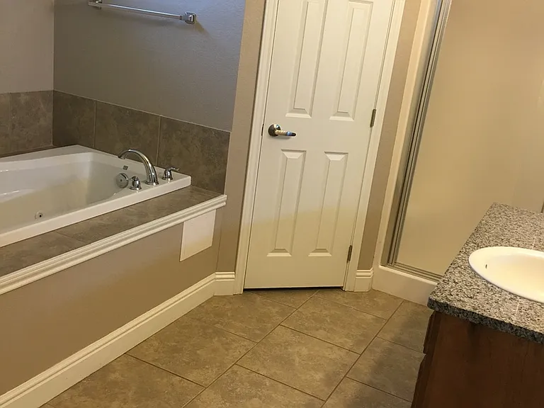 1906 W University Dr — Photo 16