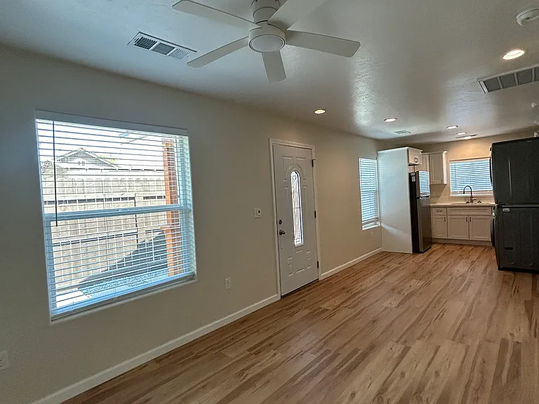 251 S F St #1/2 — Photo 7