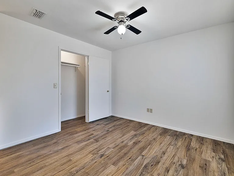 Brookhollow Apartments — Photo 28