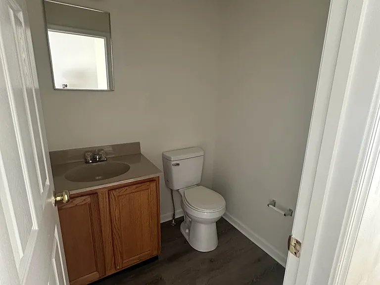 10 Lawrence Pl — Photo 2