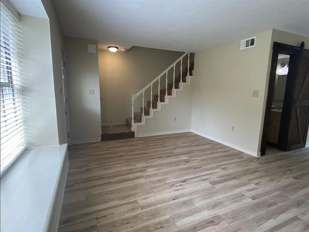 2 bed, 1.5 bath, 1014 sqft, $1,400 — Photo 4