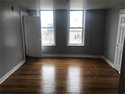 4th image of 1714 W 46th St #2W