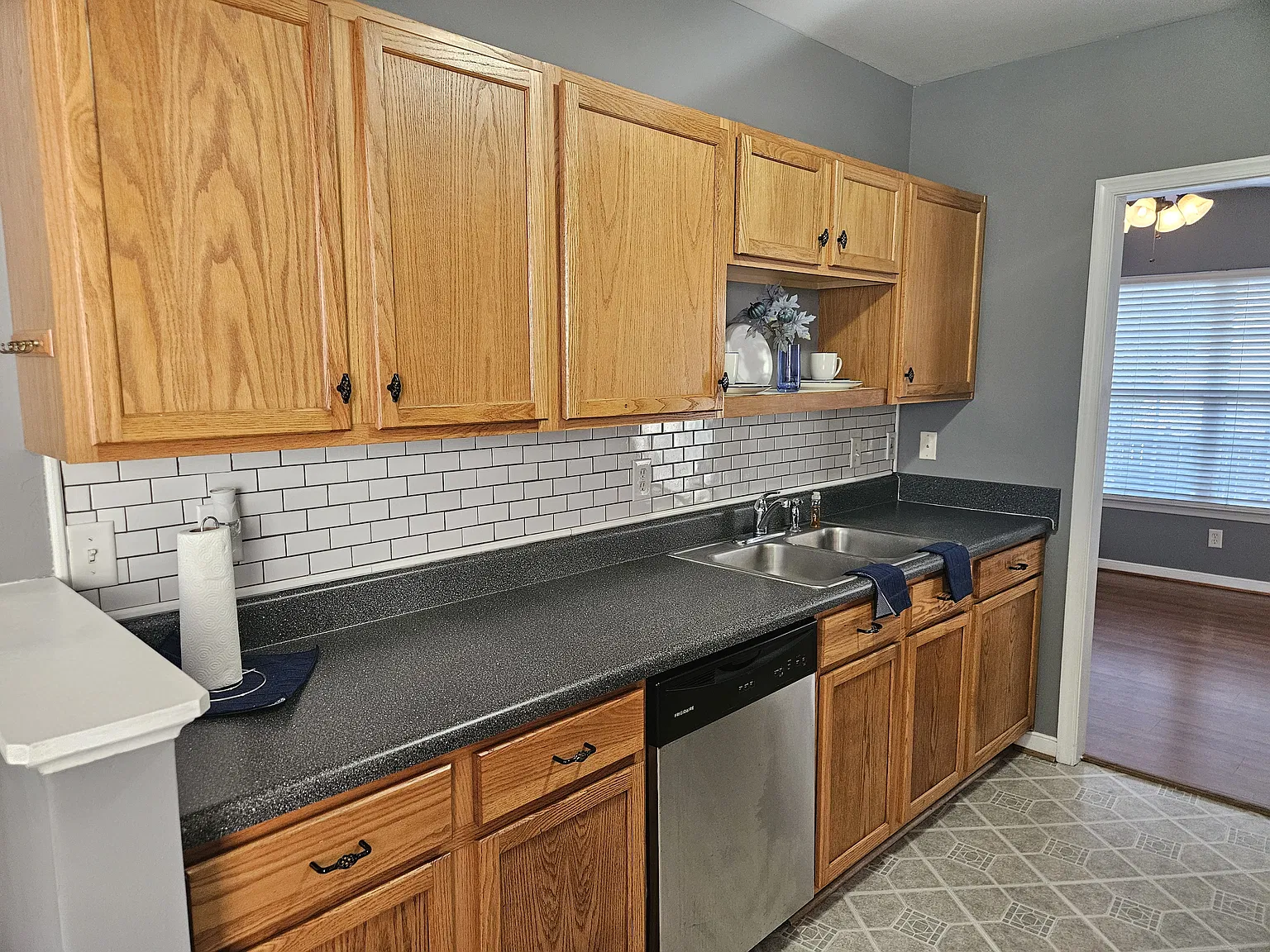 2 bed, 1320 sqft, $2,000 — Photo 4