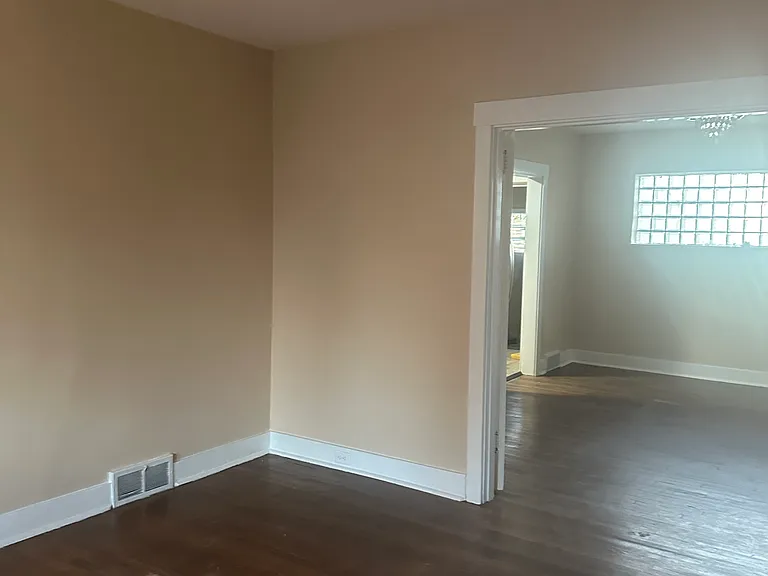 2945 Churchview Ave — Photo 2