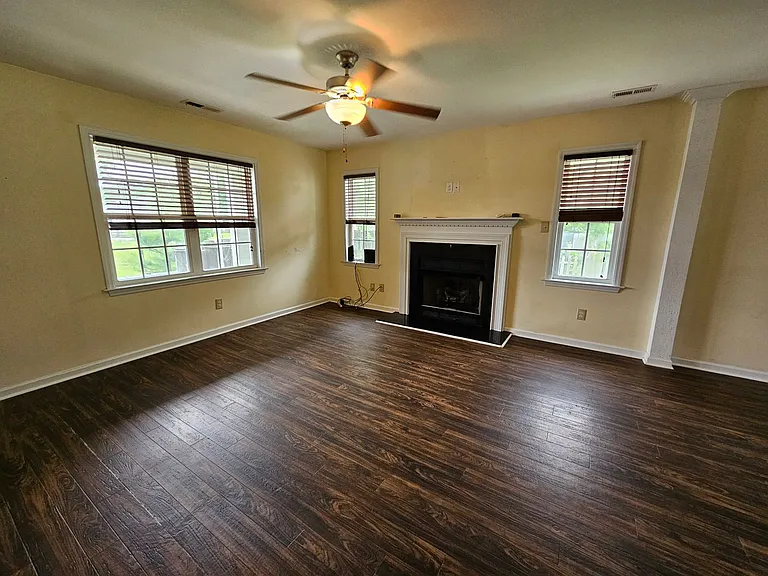 307 Big Tree Ln — Photo 4