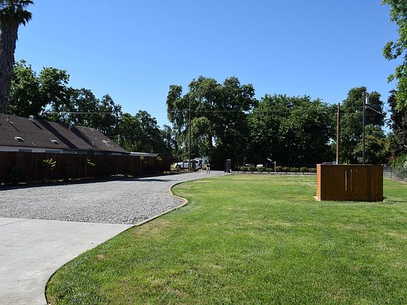 4th image of 584 Sykes Ave