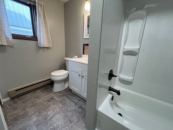 5th image of 48 Sobieski St Floor 1
