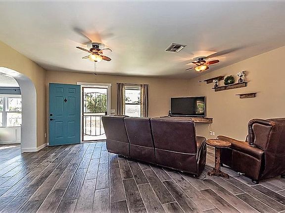 4th image of 2575 Cordova Ave