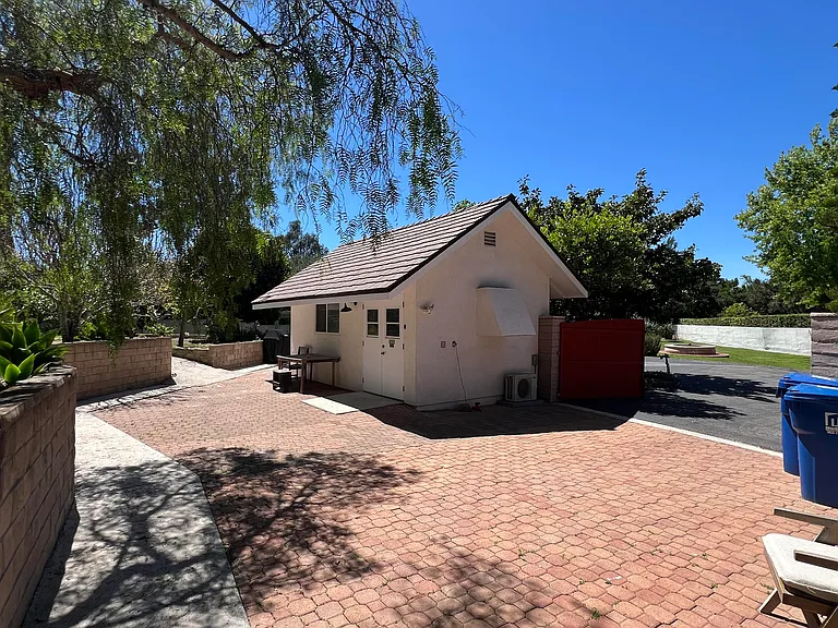 451 Live Oaks Rd — Photo 15