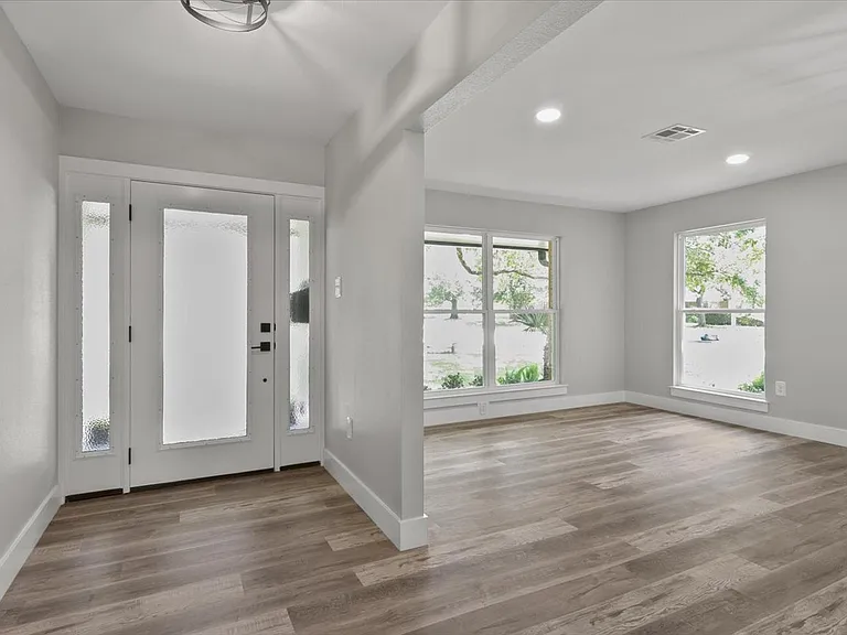 4615 Barton Ln — Photo 3
