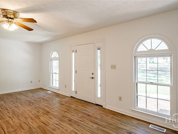 3rd image of 110 Covey Lane