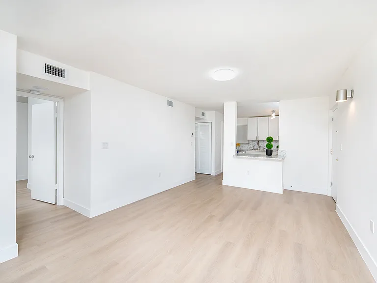 222 Madeira Ave #21 — Photo 7