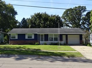 1818 Ridge Dr, Freeport, IL 61032