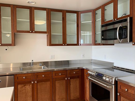 3rd image of 695 5th St APT 5