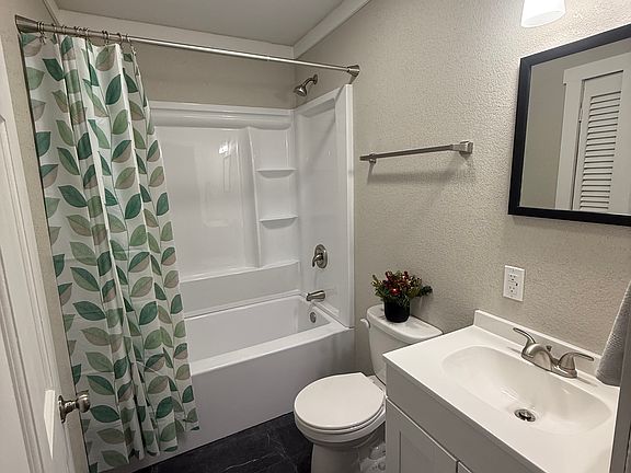 5th image of 1158 Oak St