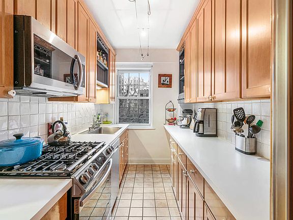 4th image of 180 Cabrini Blvd APT 36