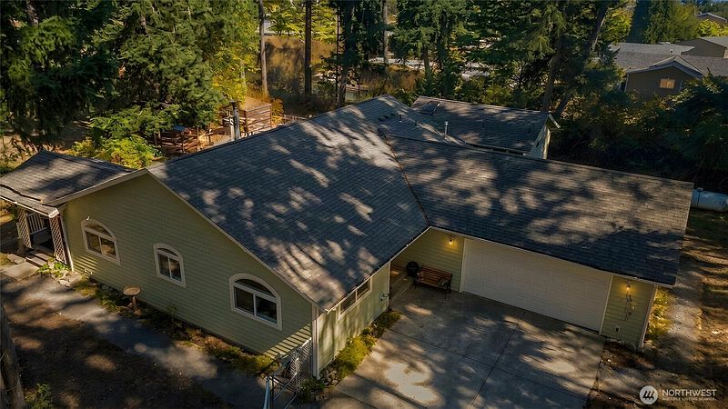 2nd image of 440 W Silberhorn Road