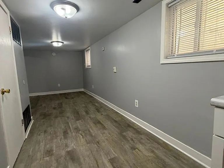 4828 Melville Ave — Photo 10