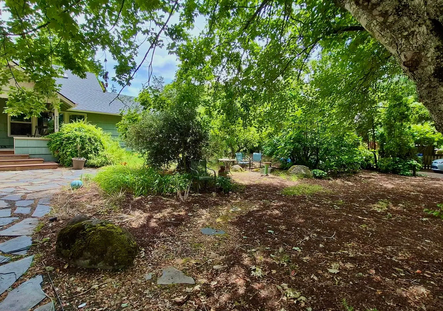 Spacious 3 Bed Southwest Portland Home with a Huge Backyard! — Photo 4