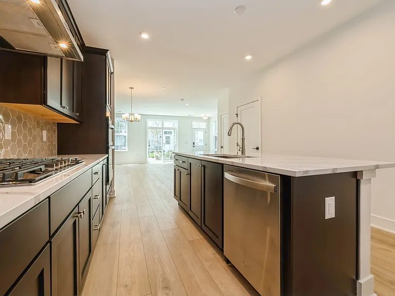 2107 Donatello Dr — Photo 24