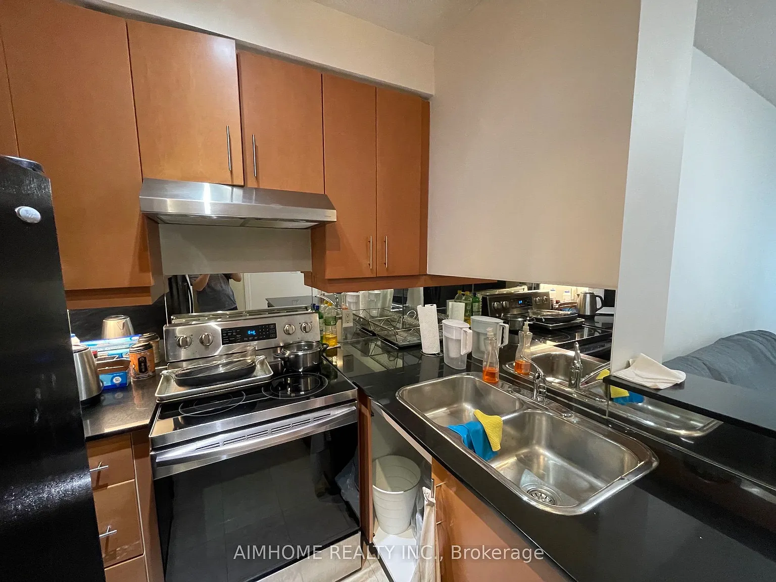 300 Bloor St E — Photo 4