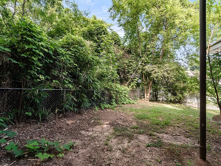 3 Bedroom / 2 Bathroom House in Glen Iris — Photo 33