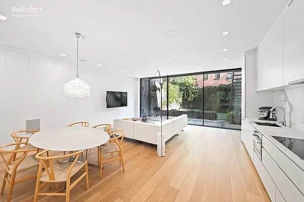 Sold by Sotheby's International Realty | media 40