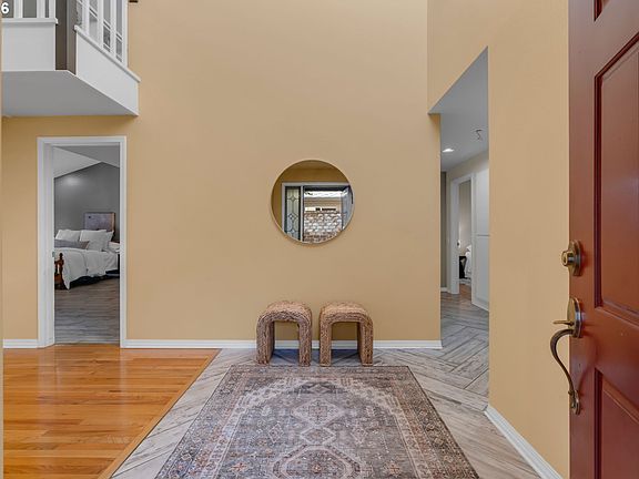 4th image of 522 Fountain Ct N