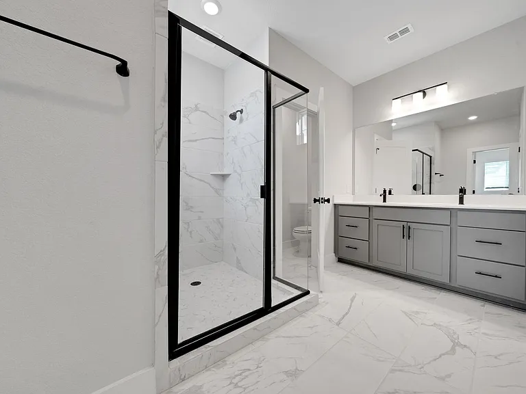 13709 Giovannis Gdn — Photo 15