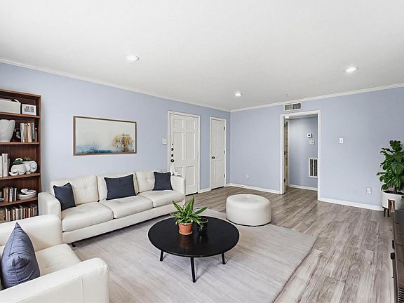 2nd image of 7900 Westheimer Rd APT 146