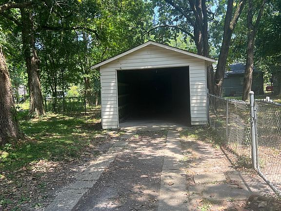 One car garage