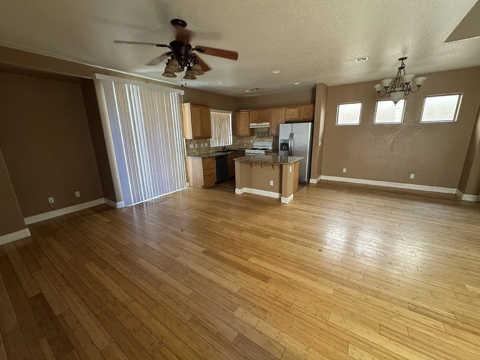 3 bed, 2.5 bath, 1479 sqft, $1,700 — Photo 4