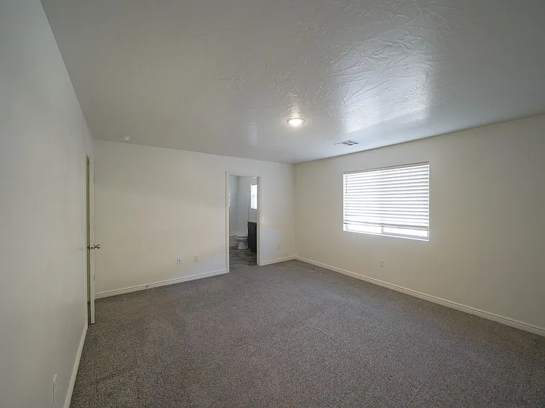 3243 S Fossil Hills Dr — Photo 32