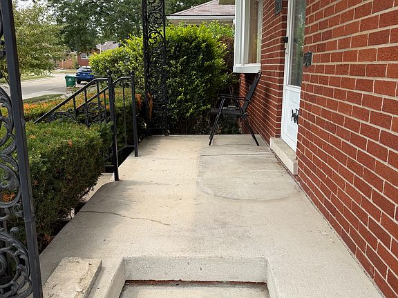 2nd image of 18031 Mott Ave