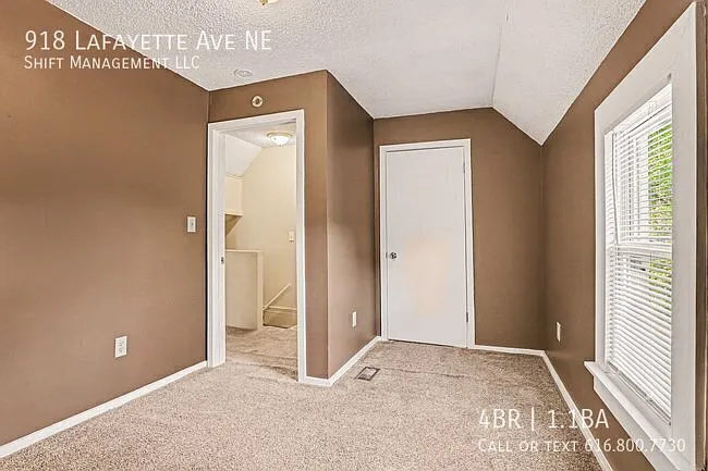 918 Lafayette Ave NE — Photo 13