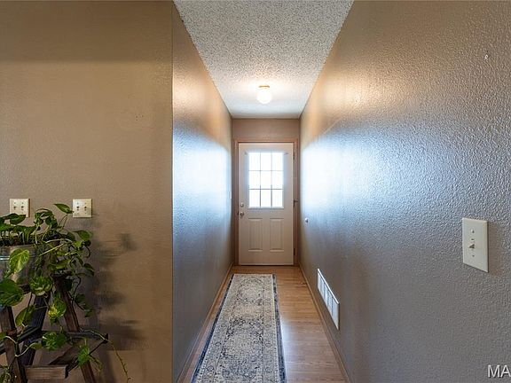4th image of 20305 Pigeon Creek Rd