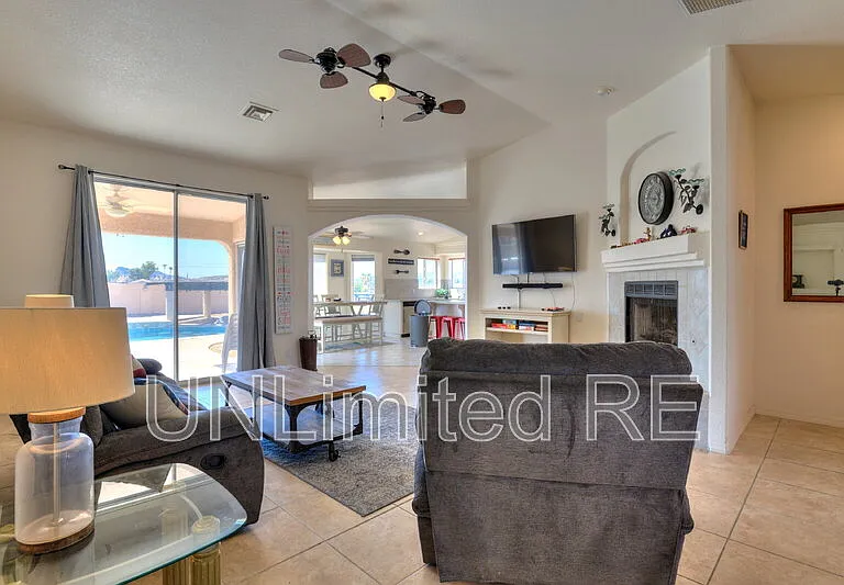 304 Acoma Blvd S — Photo 10