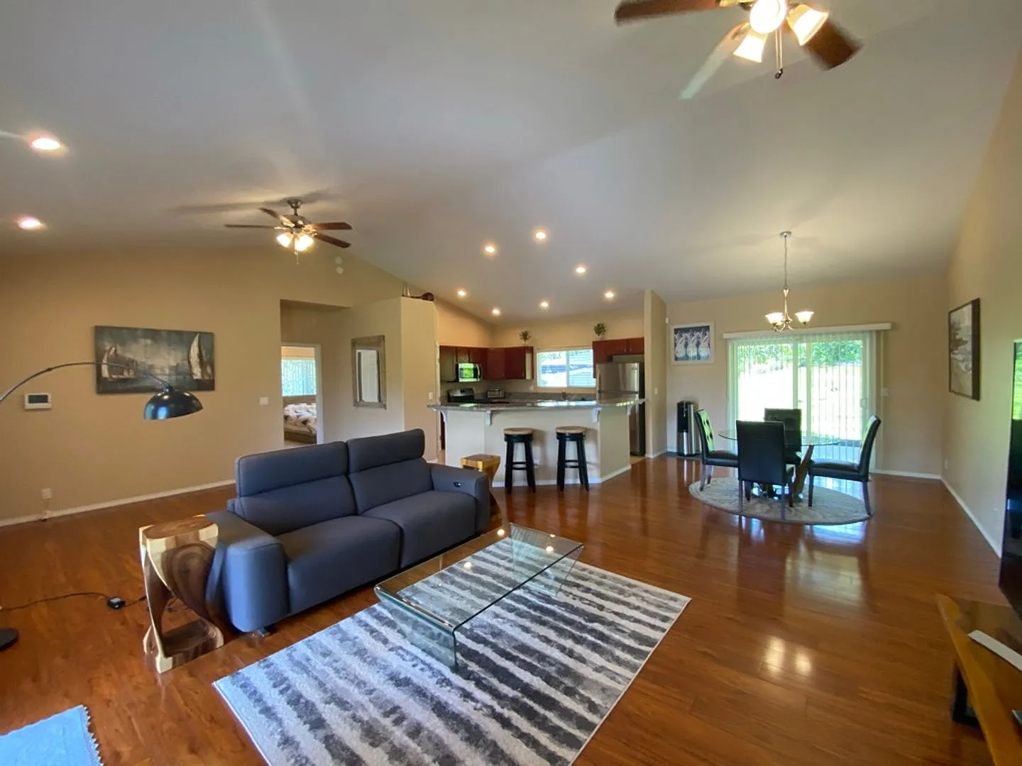 3/2 Furnished & Pet Friendly-Hawaiian Paradise Park — Photo 3