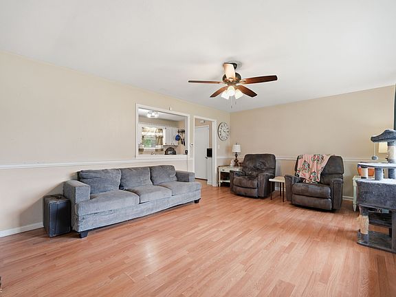 4th image of 725 Wilson St