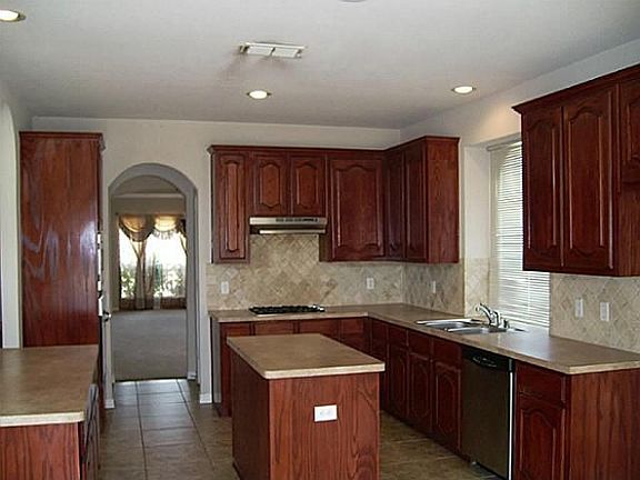 5th image of 301 Crescent Creek Ln