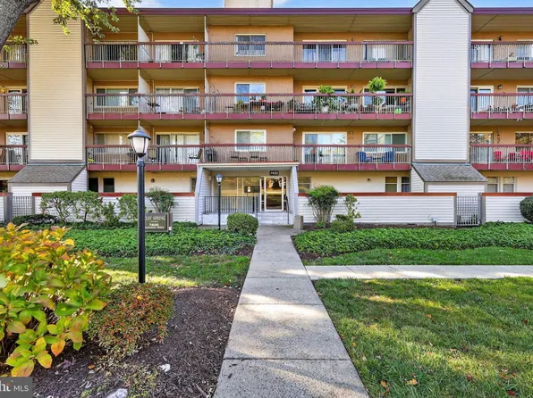 7400 Lakeview Dr #N203, Bethesda, MD 20817