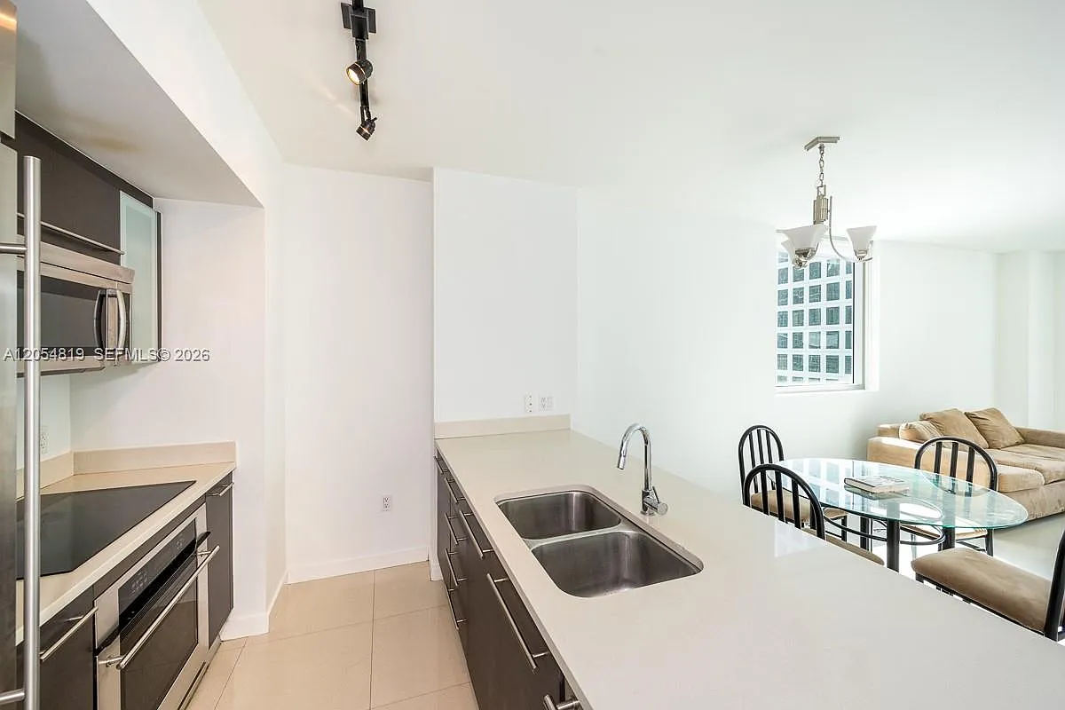 2 bed, 1220 sqft, $4,200 — Photo 3