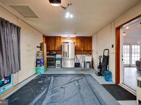 22 E Swartzville Rd, Denver, PA 17517